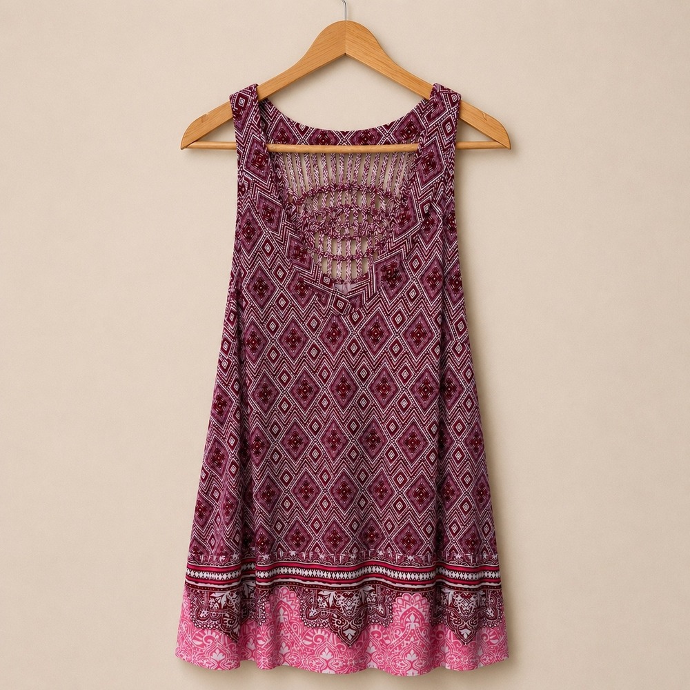 Skies Are Blue Women's Large Burgundy Geometric Macrame Caged Back Tank Top
